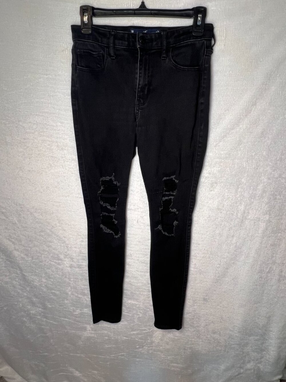Holister black high rise distressed skinny jeans 3R28W26L